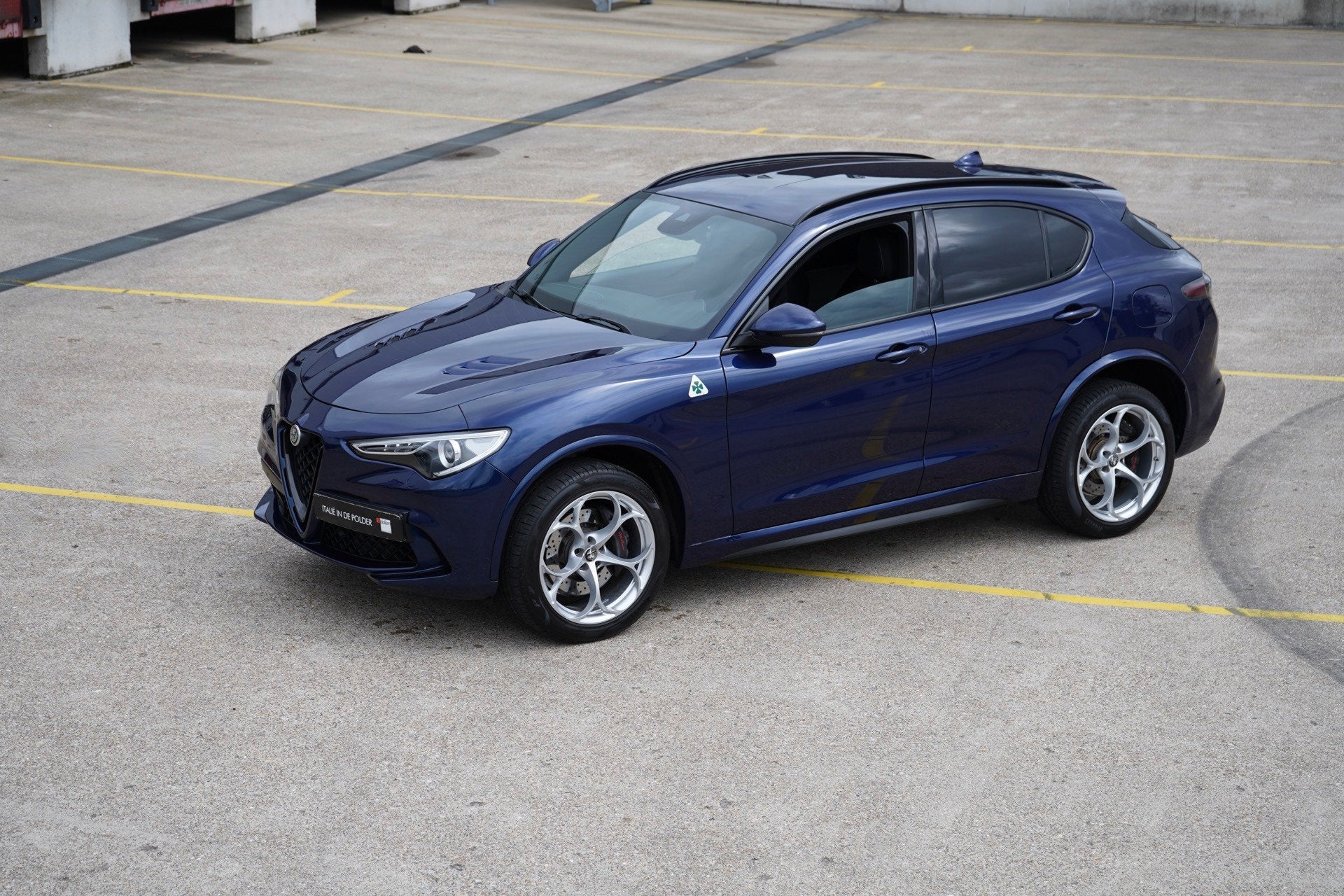 Alfa Romeo Stelvio 2.9 V6 AWD Quadrifoglio Blu Monte Carlo, Auto's, Automaat, Dealer onderhouden, Gebruikt, 510 pk