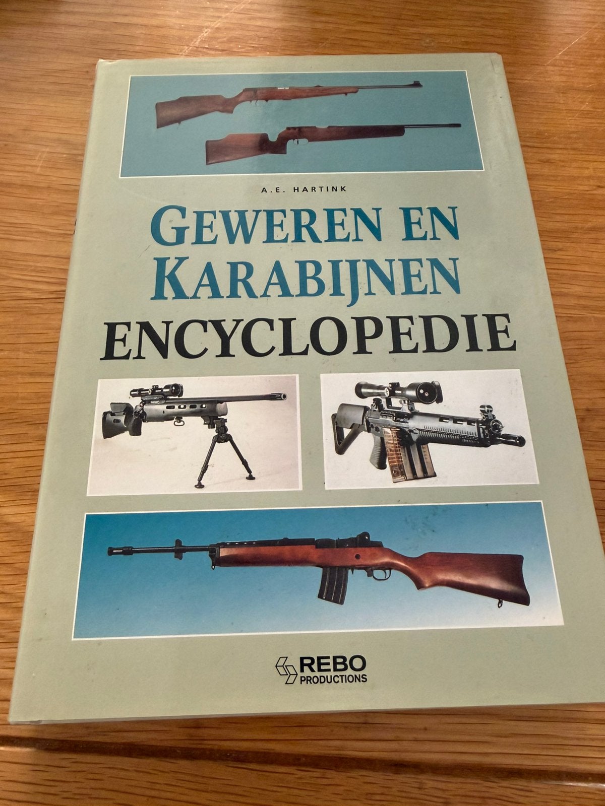 Geillustreerde geweren en karabijnen encyclopedie, A.E. Hartink, Marine, Ophalen of Verzenden, Zo goed als nieuw