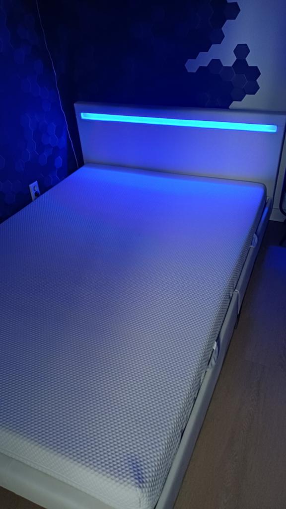2 persoons bed 140x200 cm met LED verlichting, Huis en Inrichting, Slaapkamer | Bedden, Ophalen, Overige materialen, Wit, Tweepersoons