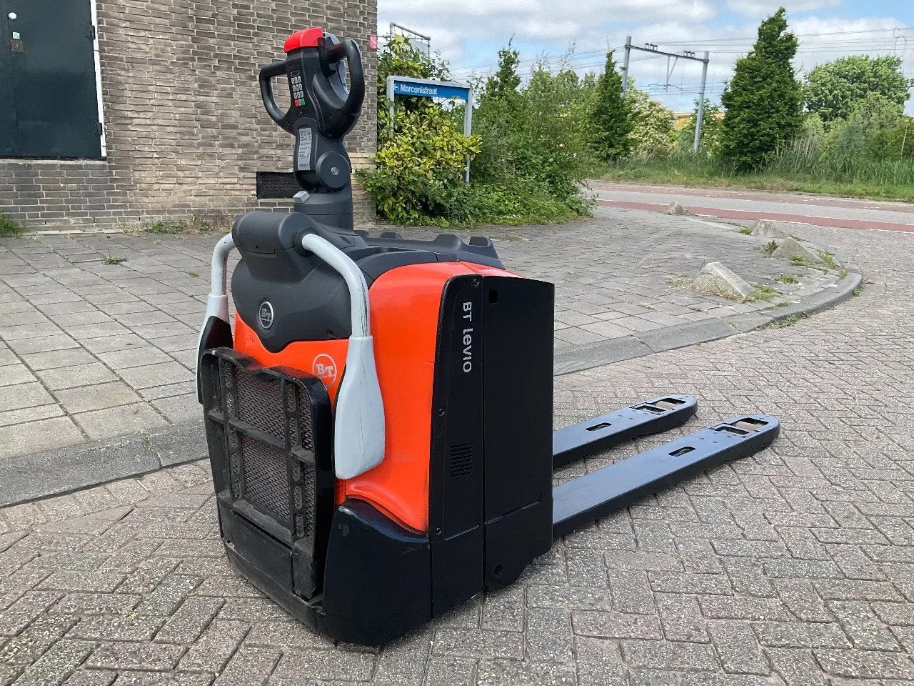 BT LPE200 2000KG 1.60LEPELS PALLETWAGEN / HEFTRUCK, BT, Yilmaz Heftrucks, Marconistraat 2
3133KL  Vlaardingen, Elektrisch