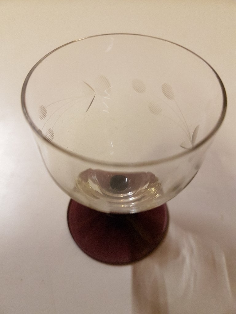 Gegraveerd Art Deco glas roodpaarse voet 6,5 x 4,5, Ophalen