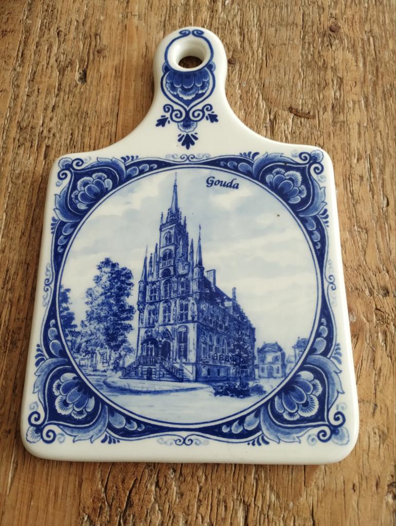 Keramiek kaasplankje. Afbeelding stadhuis Gouda, Ophalen of Verzenden