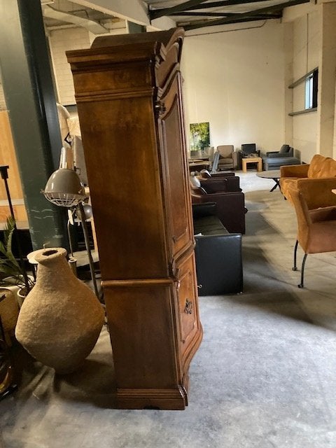 Foto 11 van servieskast buffetkast brocante notenhout 2 delen ALS NIEUW
