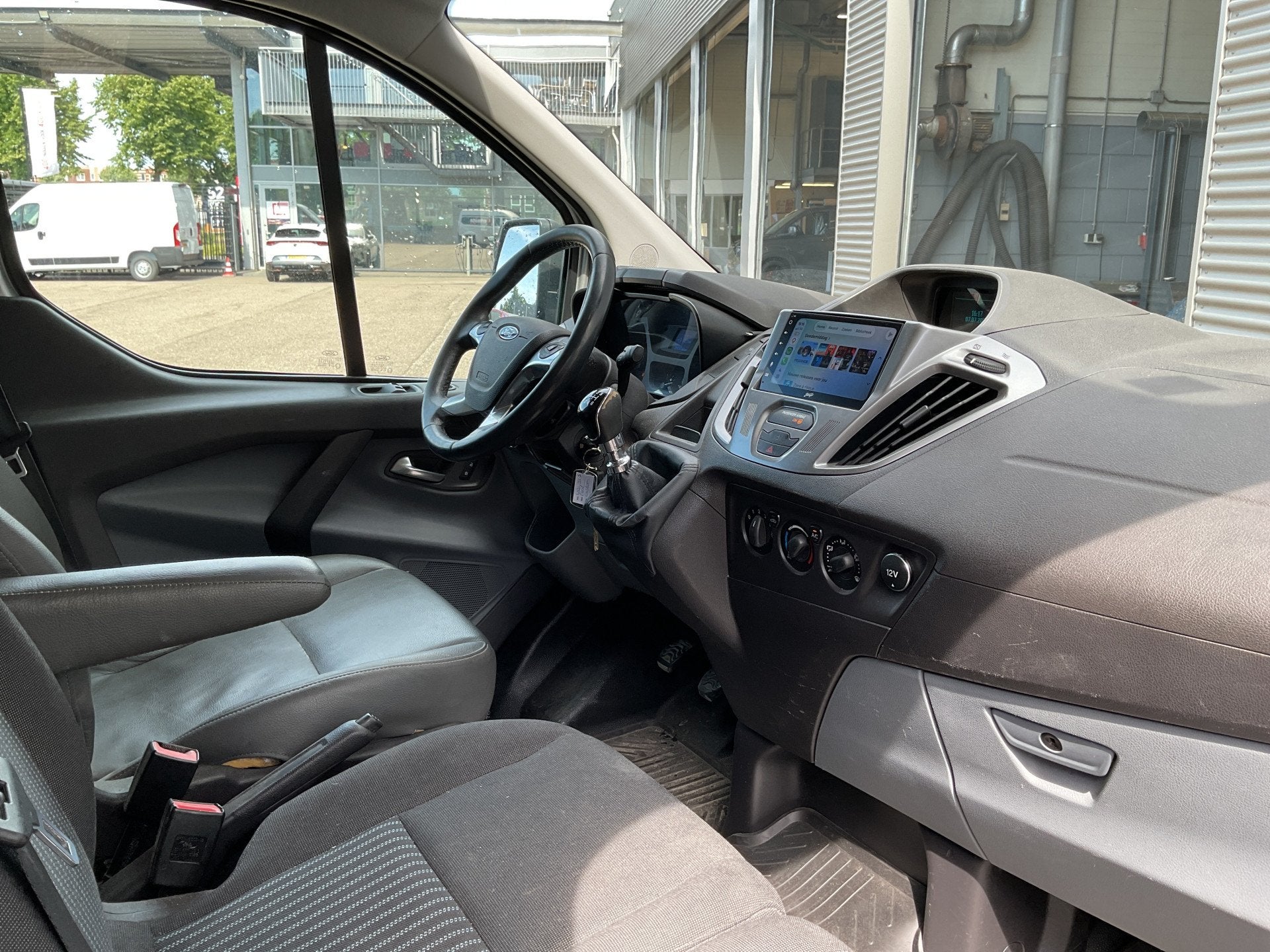Ford Transit Custom 2.2 TDCI 155 pk L2H2 Carplay/ 2.8t Trekv, Voorwielaandrijving, Euro 5, Stof, Gebruikt