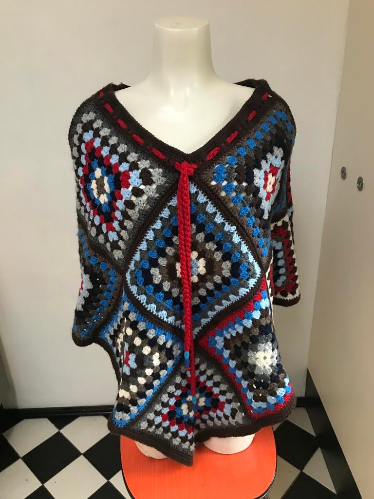 Granny square gehaakte poncho blauw rood bruin handgemaakt, Kleding | Dames, Maat 38/40 (M), Blauw, Nieuw, Ophalen of Verzenden