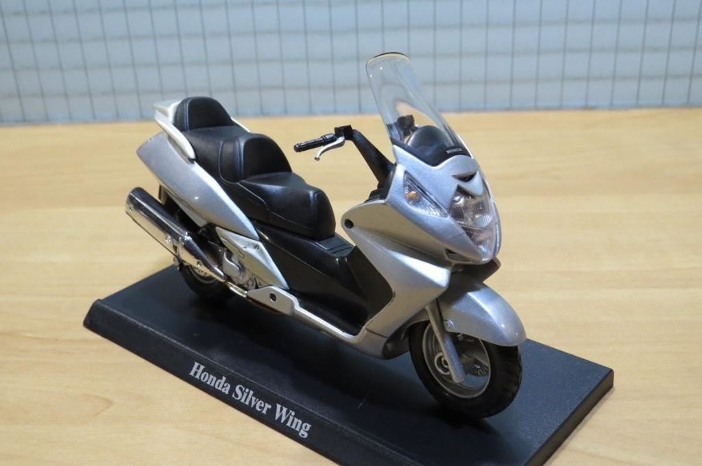 Honda Silverwing FJS motor scooter 1:18 blister, MayCheong, Maisto, Nieuw, Ophalen of Verzenden