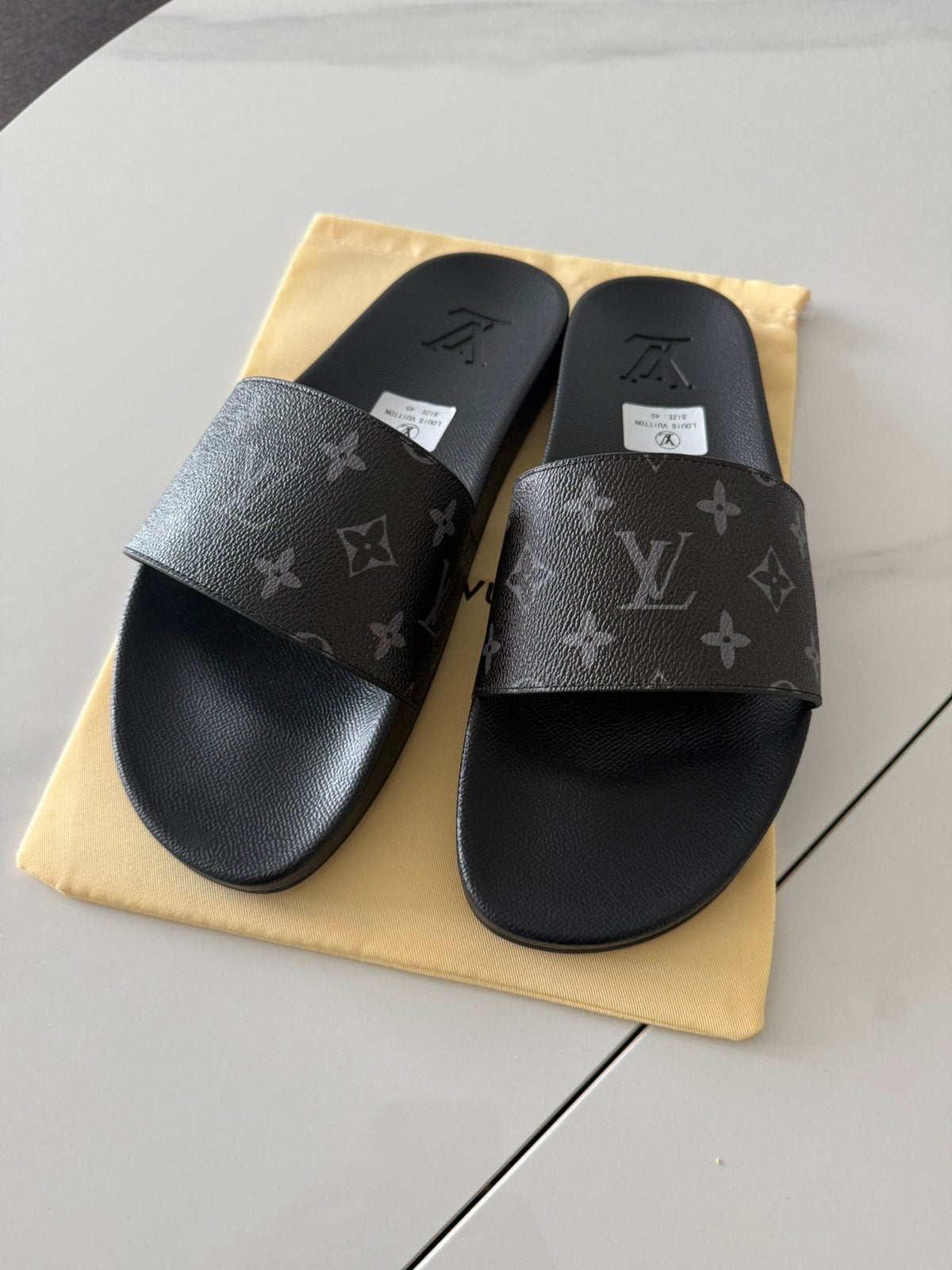 Louis Vuitton Waterfront sandals slipper NIEUW, Kleding | Heren, Schoenen, Zwart, Nieuw, Ophalen, Slippers