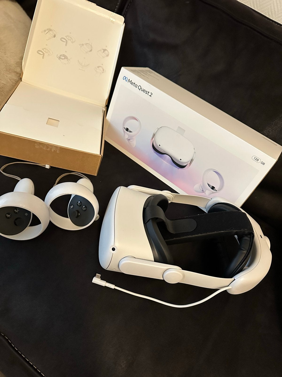 Meta Quest 2 VR-bril 128GB met controllers, Ophalen, Zo goed als nieuw, VR-bril, Overige platformen