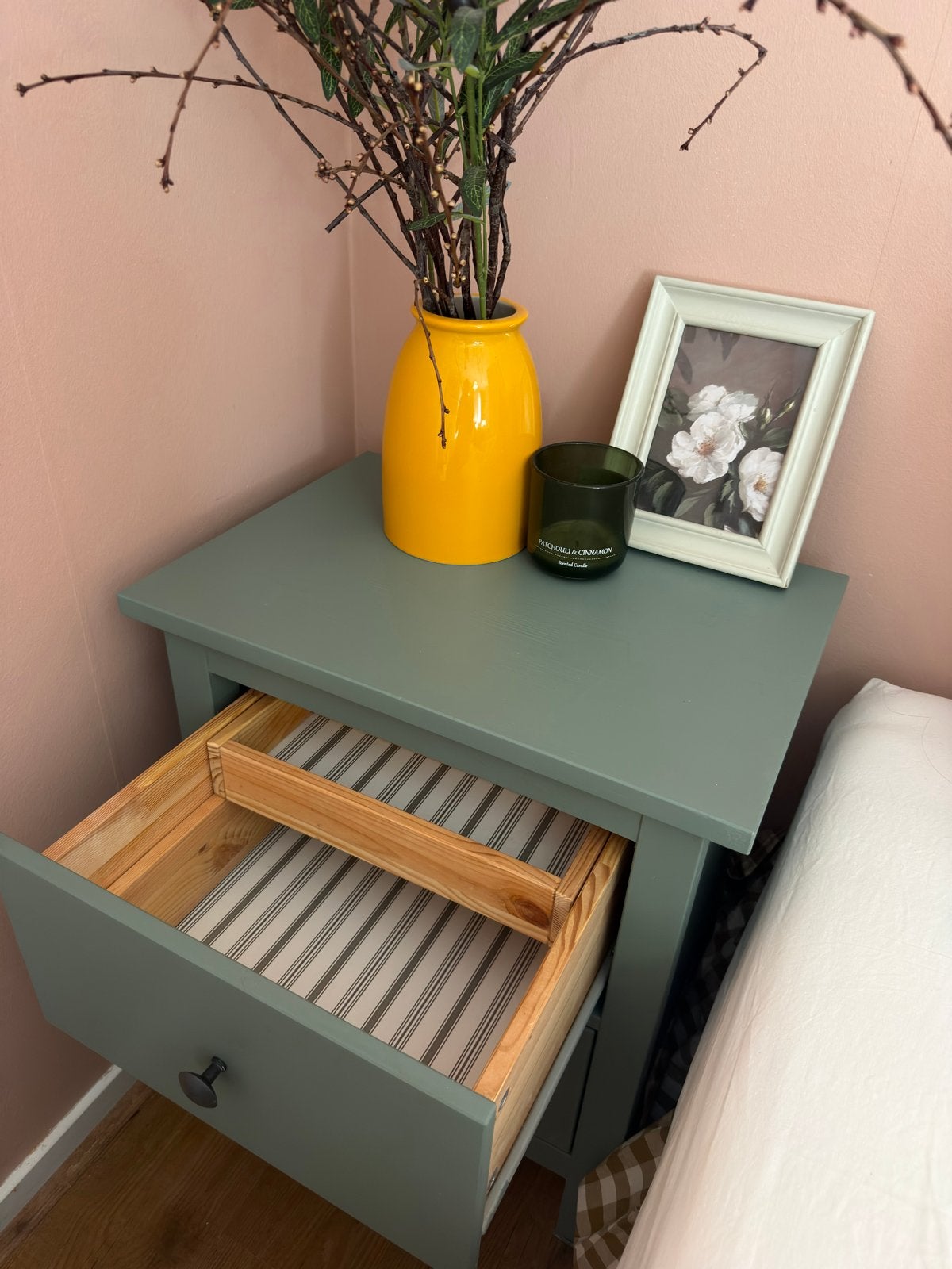 night stand, Huis en Inrichting, Slaapkamer | Nachtkastjes, Ophalen, Zo goed als nieuw, Minder dan 45 cm