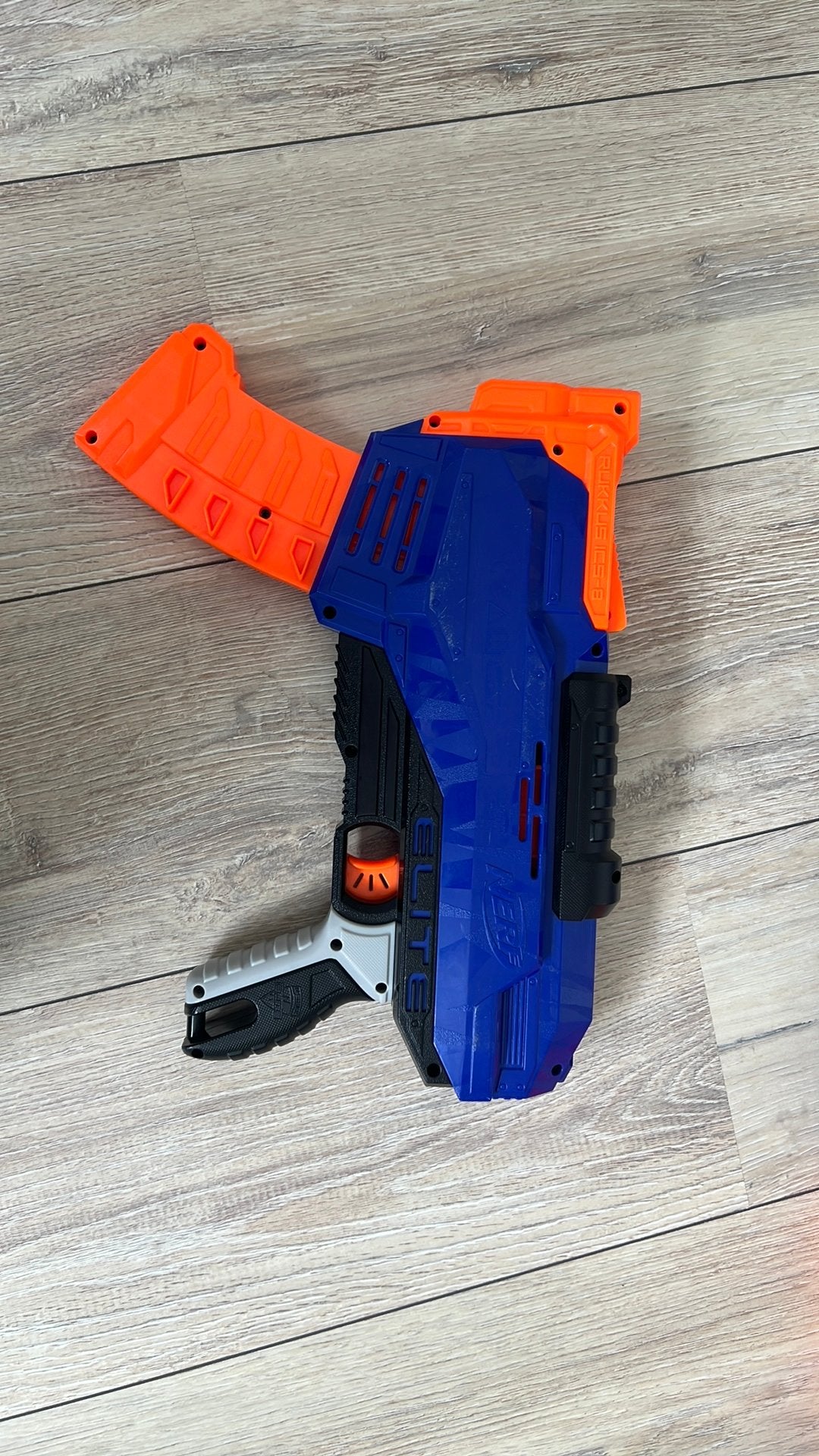 2 nerfs met pijltjes, Ophalen of Verzenden, Gebruikt