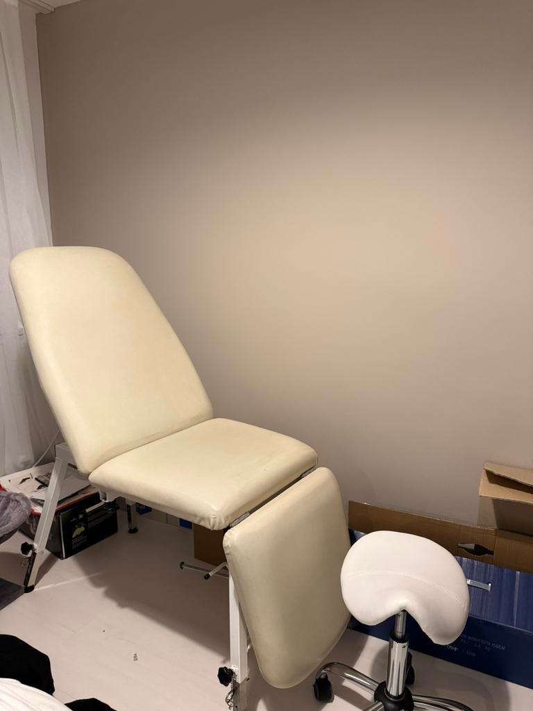 Behandelstoel met verschillende standen, Sport en Fitness, Massageproducten, Ophalen, Zo goed als nieuw, Massagetafel