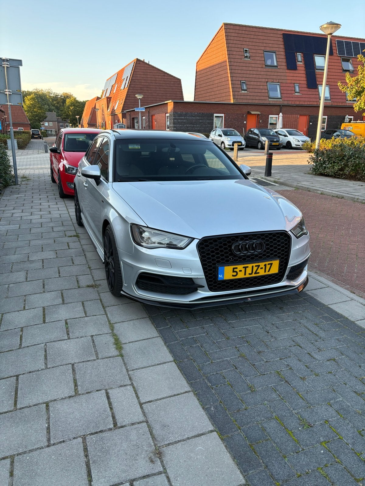 Audi A3 1.8 TFSI S-line | Pano | LED | 19 inch, Voorwielaandrijving, Zwart, 4 cilinders, Lichtsensor