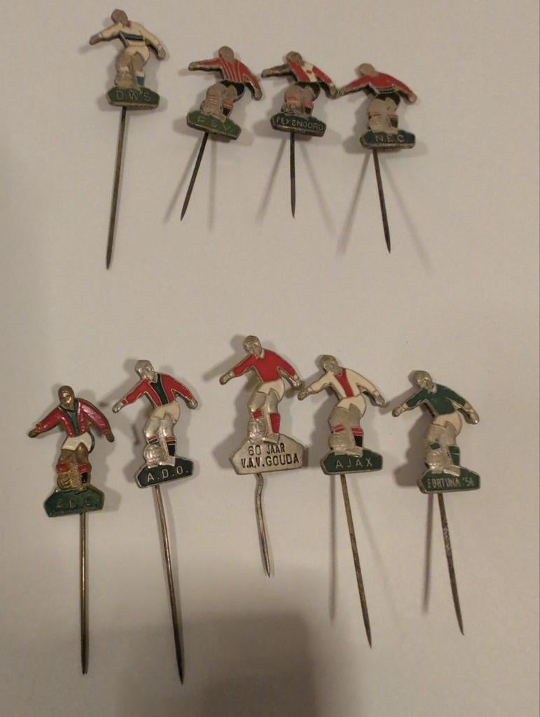 Set van 9 vintage voetbalspeldjes van Nederlandse clubs, Ophalen of Verzenden, Gebruikt