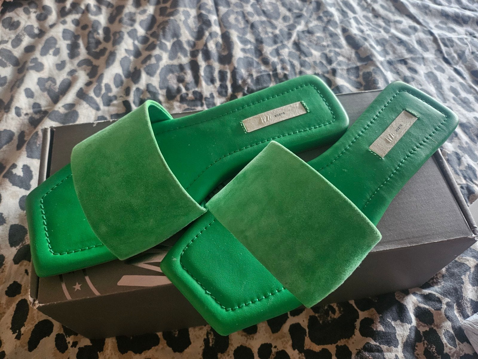 H&M suède slippers maat 37 zgan, Slippers, H&M, Nieuw, Ophalen of Verzenden