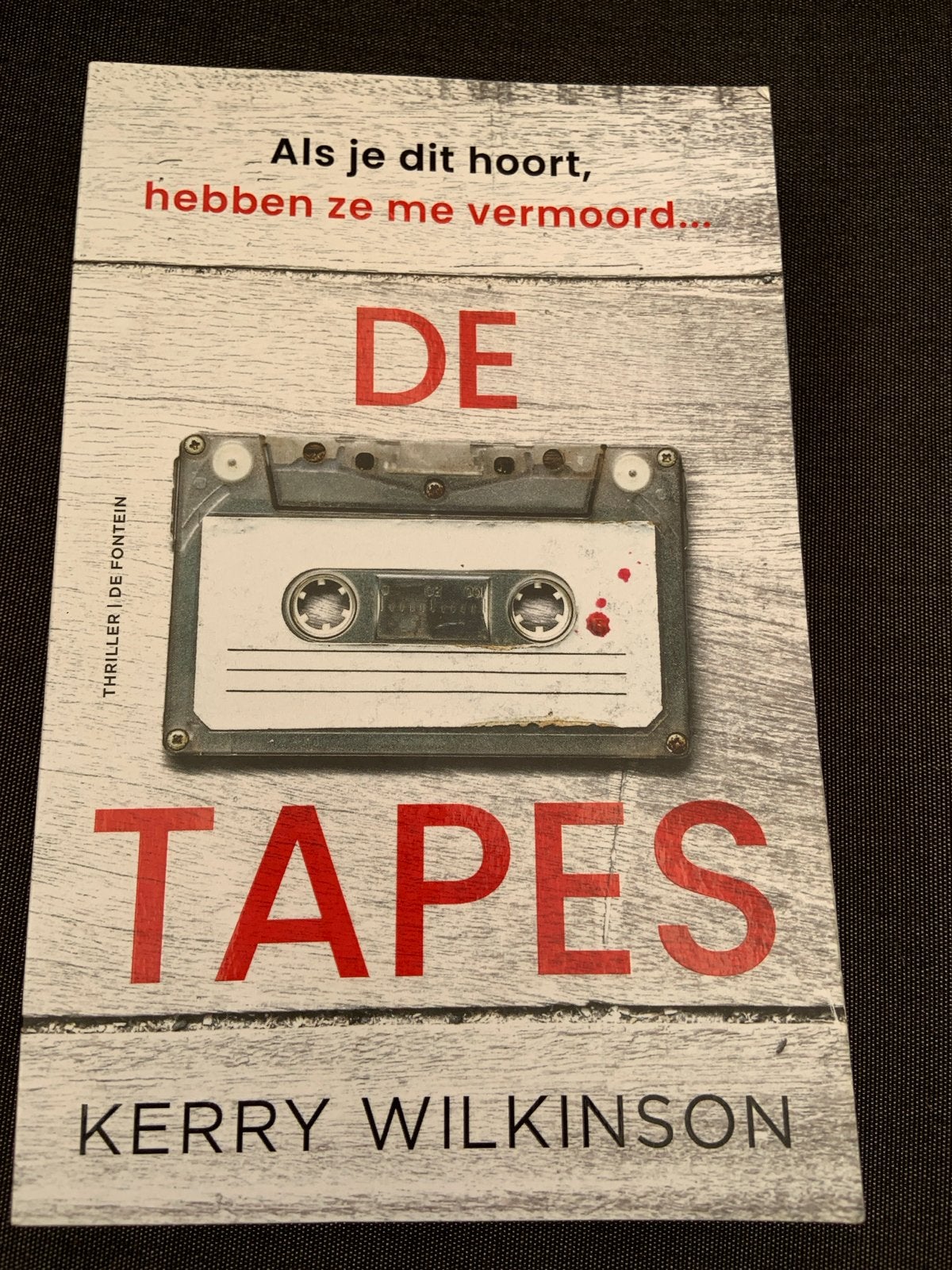 De Tapes - Kerry Wilkinson Thriller, Ophalen of Verzenden, Zo goed als nieuw, Wereld overig