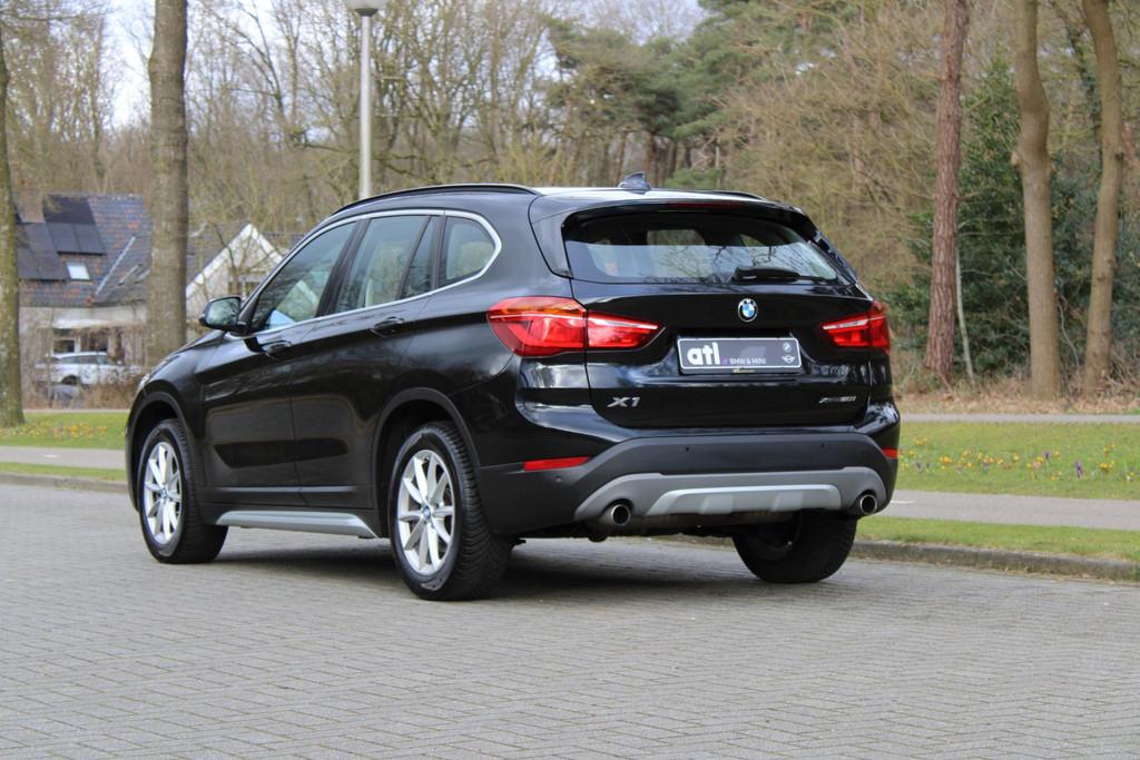BMW X1 xDrive20i X-Line, Leer, Navi, LED, Trekhaak, Sportsto, 1998 cc, Gebruikt, Euro 6, 2000 kg