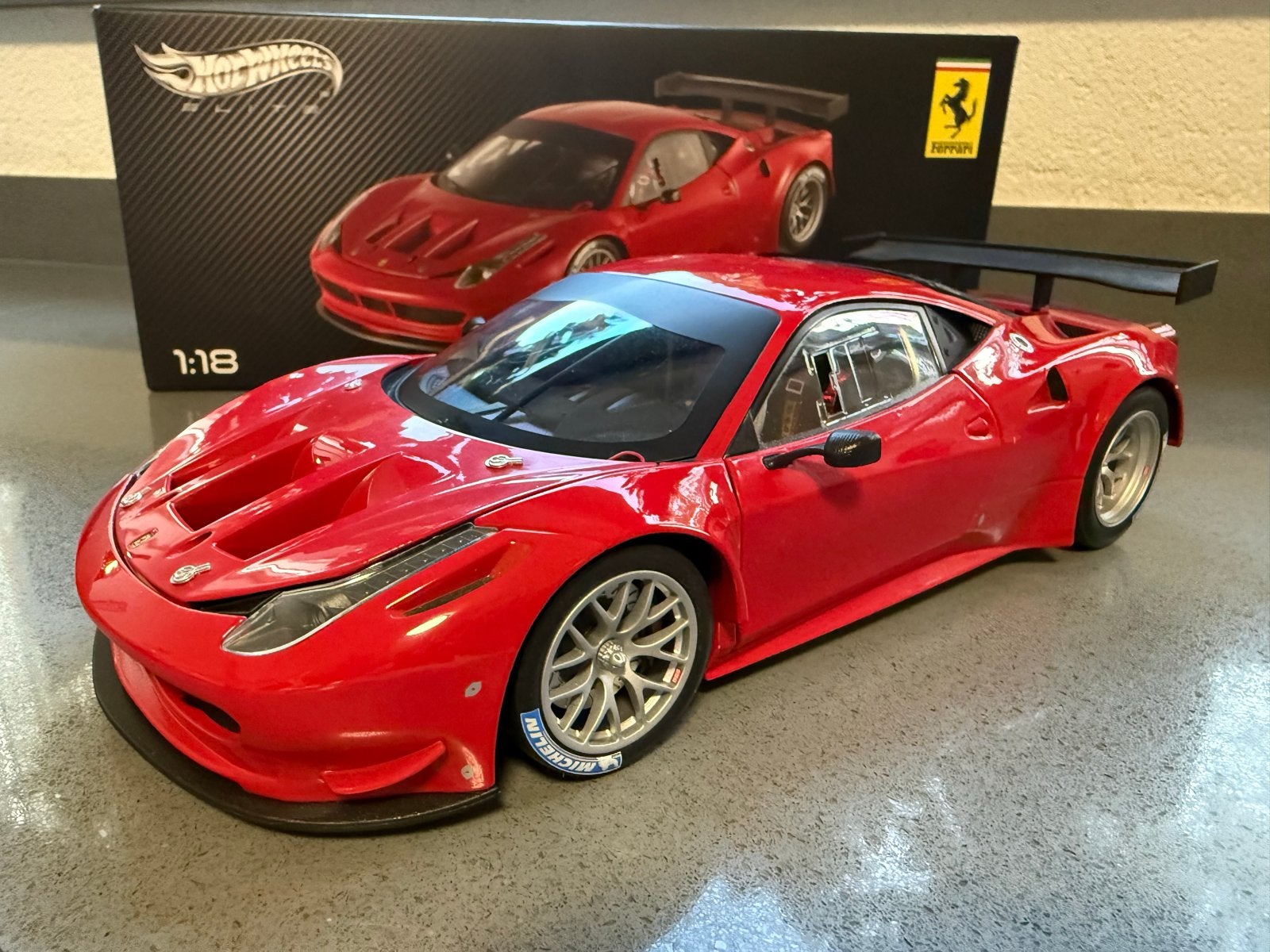 Hot Wheels Elite Ferrari 458 Italia GT2 1:18 Modelauto, Hobby en Vrije tijd, Ophalen of Verzenden, Zo goed als nieuw, Auto, Hot Wheels