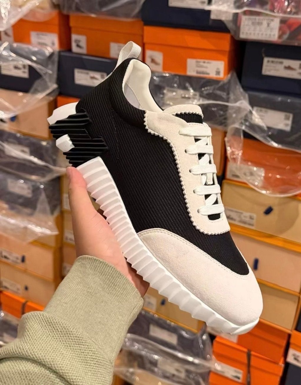 Hermes Bouncing Sneakers - Maat 42 - Beige/Zwart, Kleding | Heren, Schoenen, Ophalen of Verzenden, Zo goed als nieuw, Zwart, Sneakers of Gympen