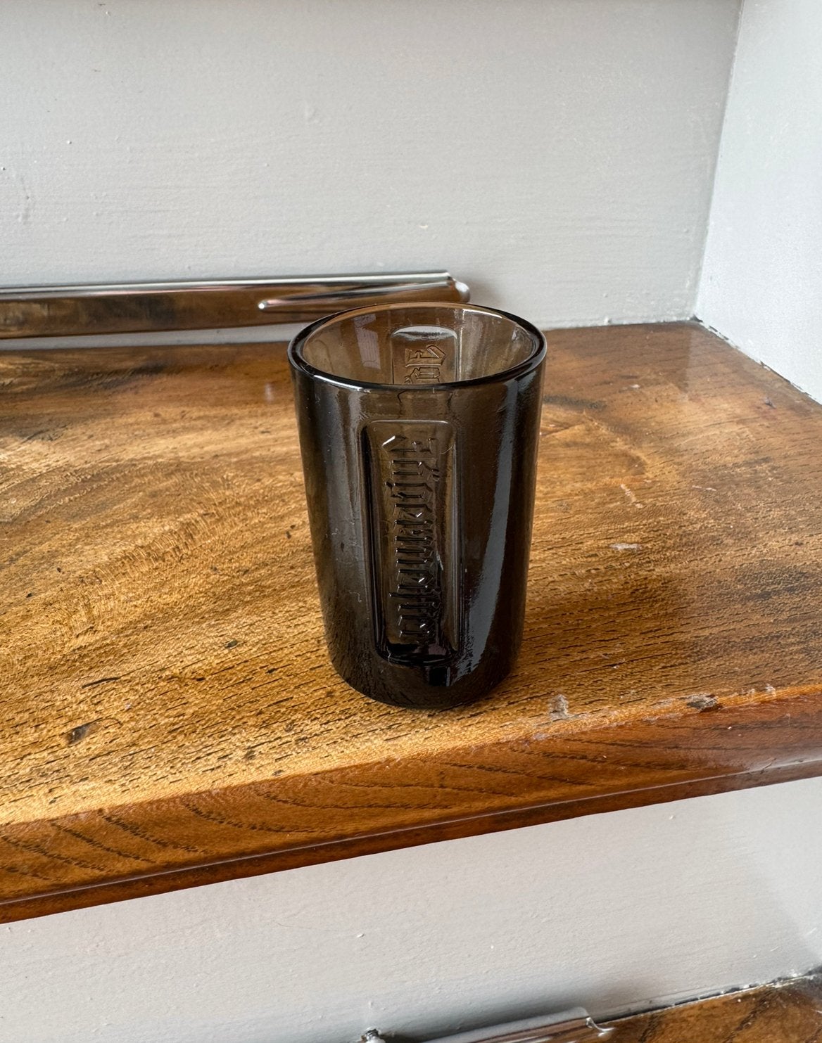 Jägermeister shotglas zwart, Ophalen of Verzenden, Zo goed als nieuw, Borrel- of Shotglas