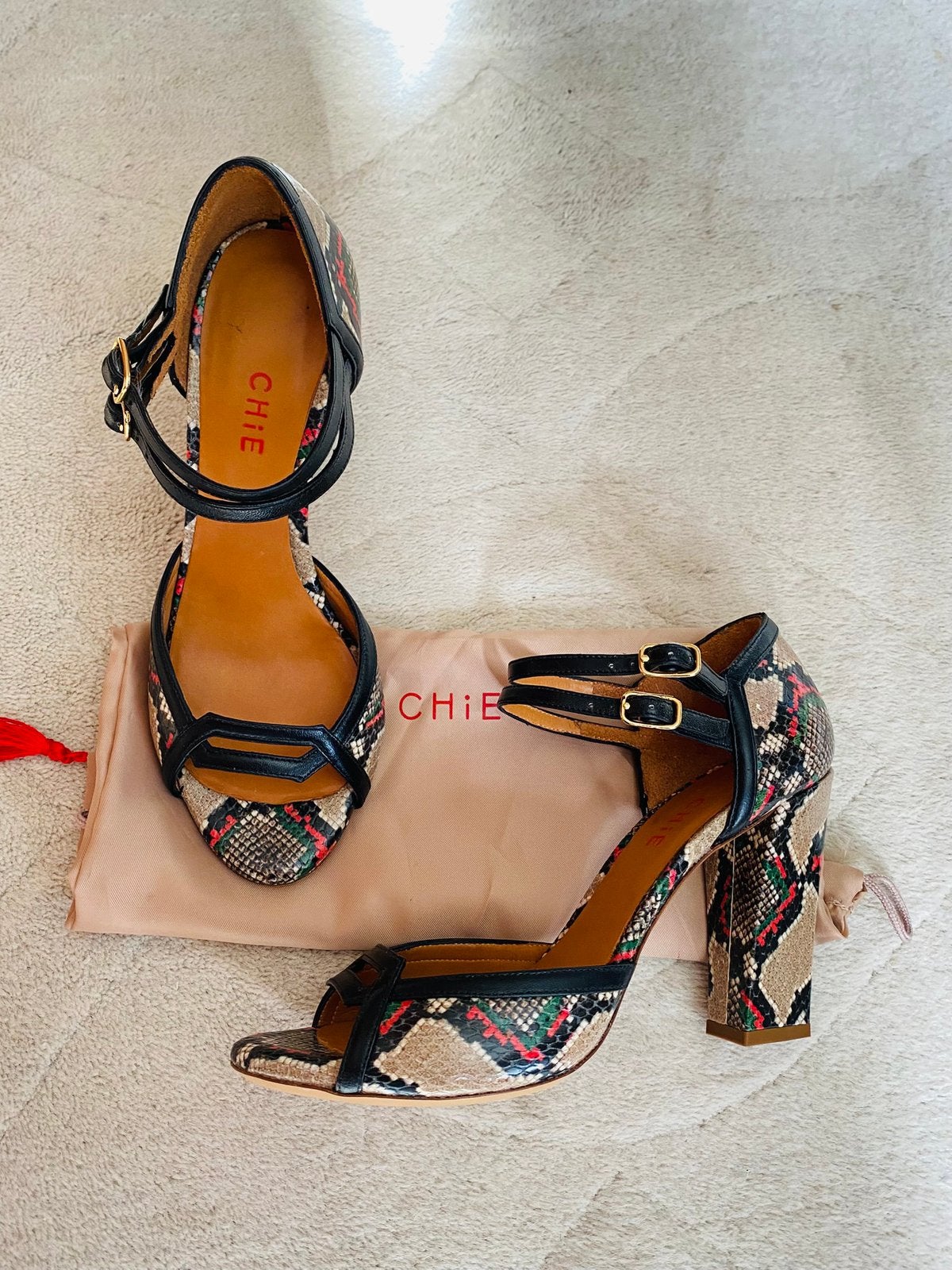 Hele mooie Chie Mihara sandalen in maat 38😍, Kleding | Dames, Overige kleuren, Nieuw, Sandalen of Muiltjes, Ophalen of Verzenden