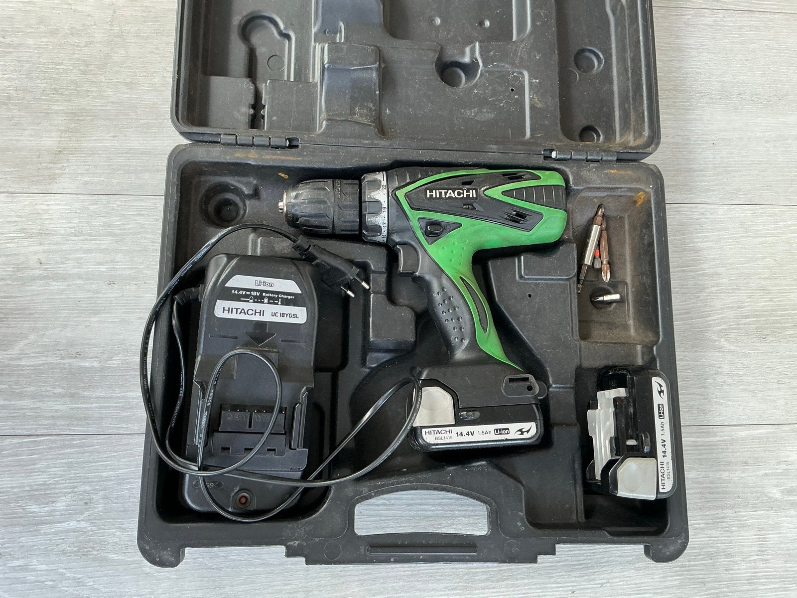 Hitachi UC18YGSL Boor- en Schroefmachine met lader en accu's, Ophalen, Gebruikt, Minder dan 400 watt, Boor- en Schroefmachine