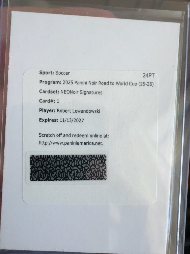 Robert lewandowski redemption card neonoir /25 handtekening, Verzamelen, Sportartikelen en Voetbal, Ophalen of Verzenden, Nieuw