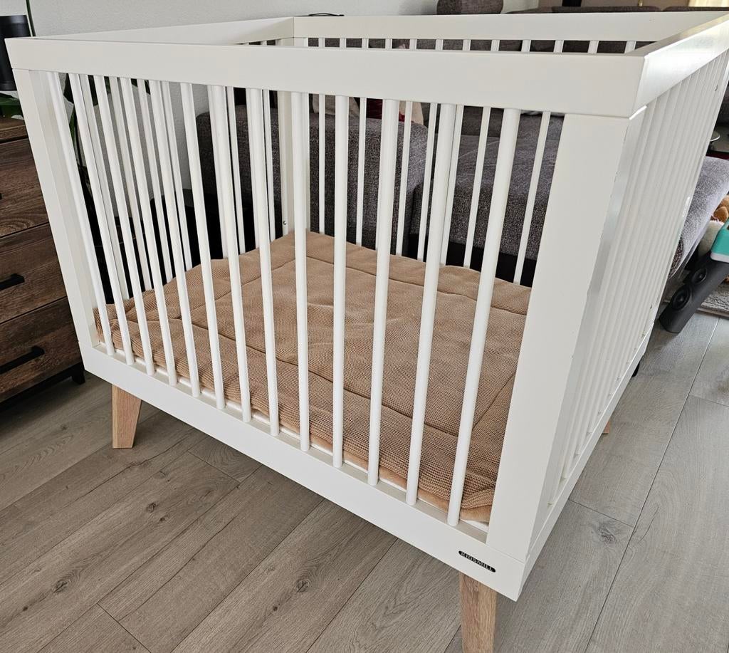 Kidsmill Sixties Box met Matras en Boxkleed, Ophalen, Gebruikt, Rechthoekig, In hoogte verstelbaar