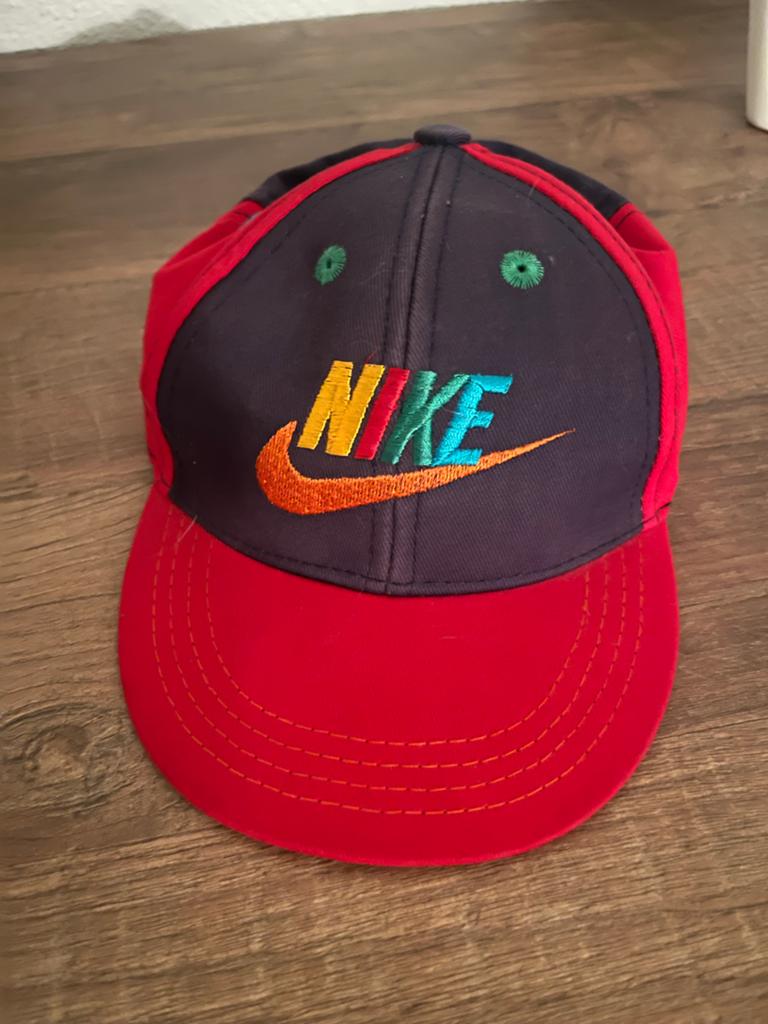 Stoere NIKE baby/kinder cap - Kleurrijk en comfortabel, Ophalen of Verzenden, Gebruikt, Jongen of Meisje
