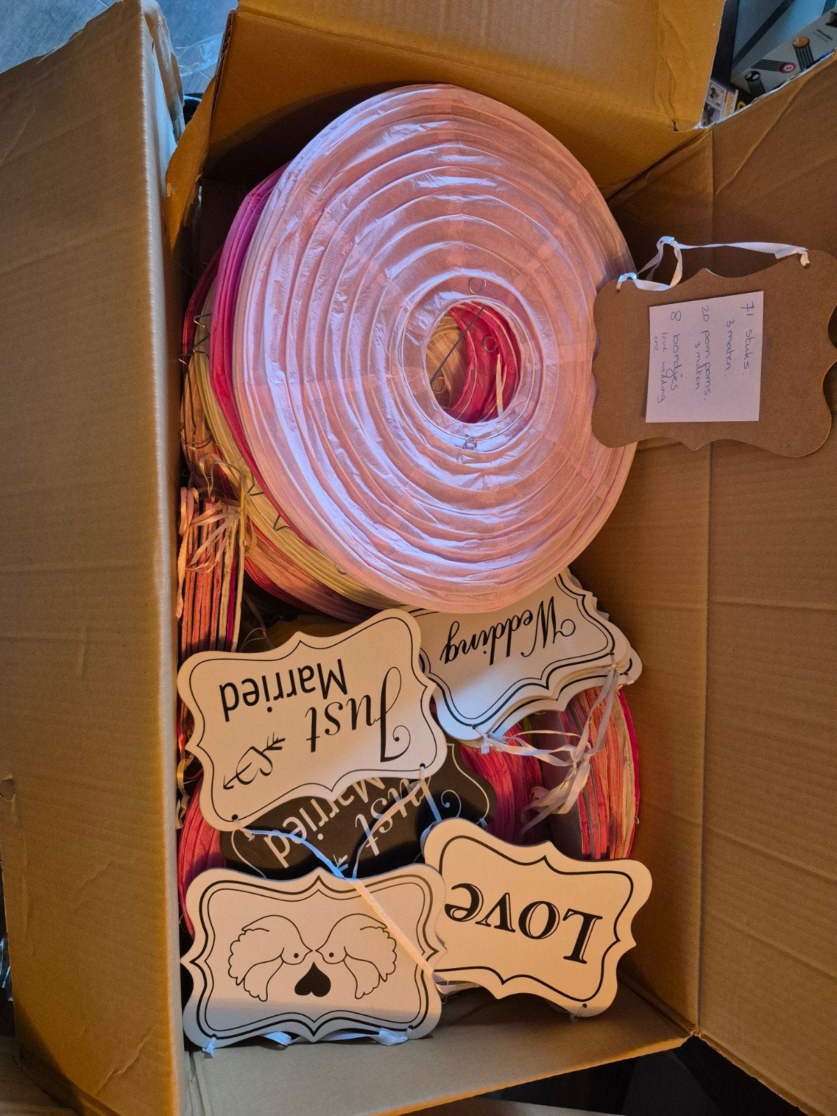 Bruiloft decoratie pakket: lampionnen, pompons, bordjes, Ophalen of Verzenden, Zo goed als nieuw, Versiering, Geboorte of Huwelijk