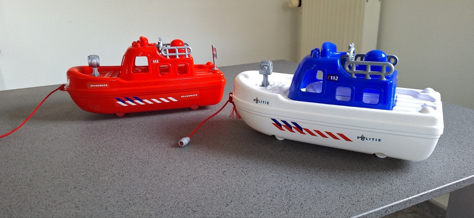 Brandweerboot en Politieboot, Ophalen of Verzenden, Zo goed als nieuw