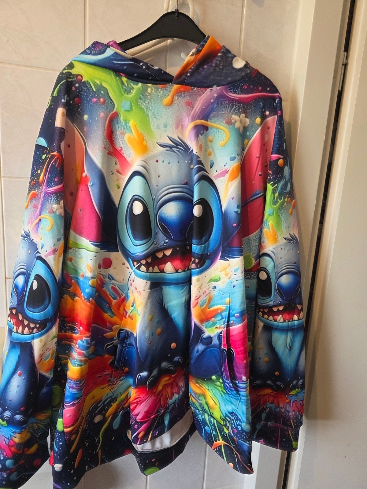 Stitch Hoodie -mqqt 58 Kleurrijke Disney Lilo & Stitch Trui, Disney, Ophalen of Verzenden, Zo goed als nieuw, Meerkleurig