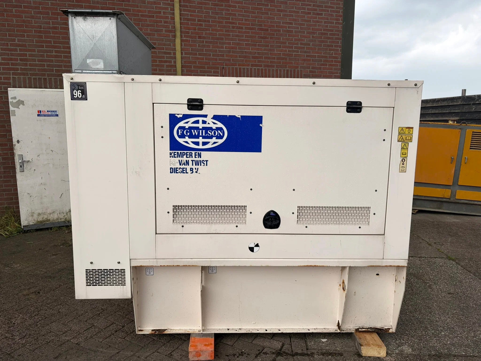 FG Wilson P45P3 Perkins 45 kVA grote dieseltank aggregaat ge