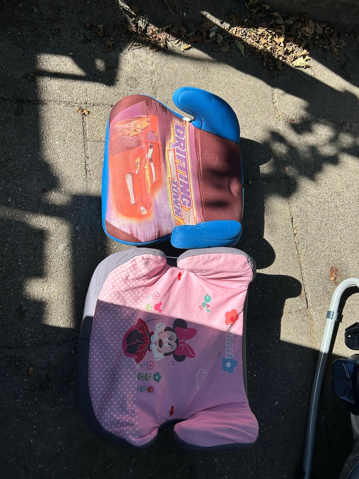 2 autostoelverhogers: Cars en Minnie Mouse, 15 t/m 36 kg, Zijbescherming, Ophalen, Overige merken
