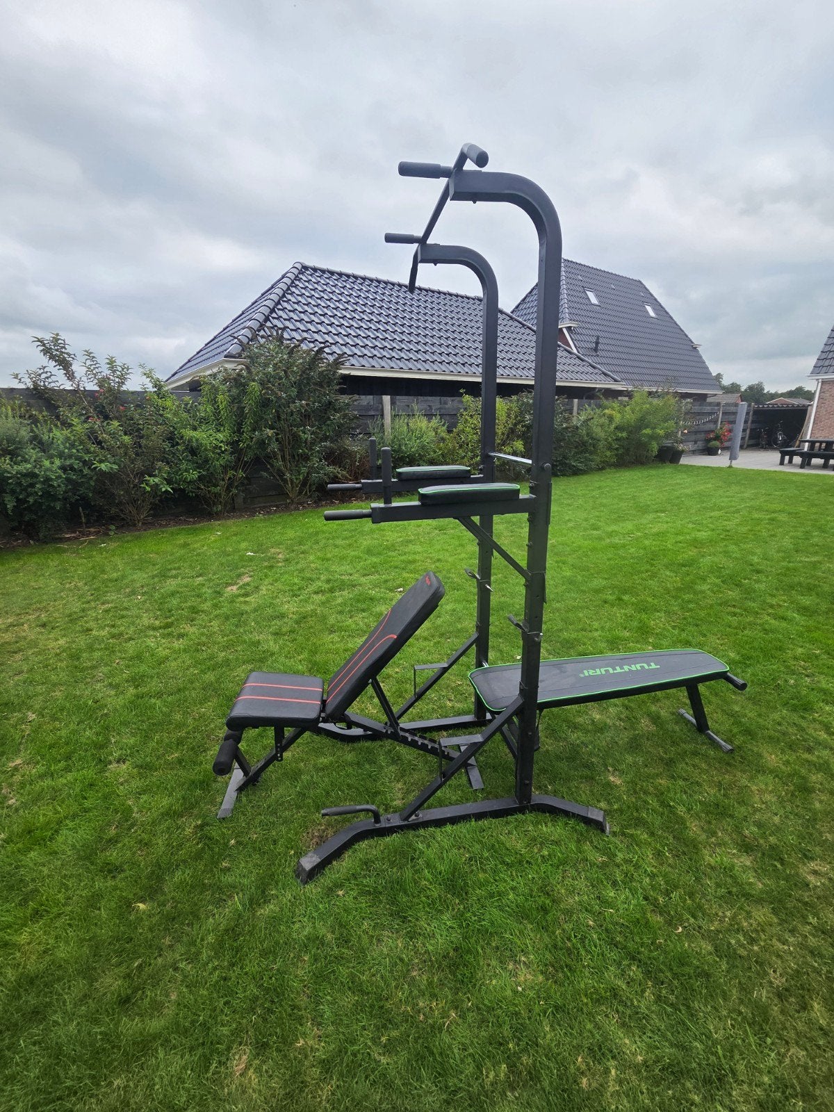 ​Tunturi Power Tower + Los Verstelbaar Fitnessbankje | Compl, Ophalen, Armen, Gebruikt, Krachtstation