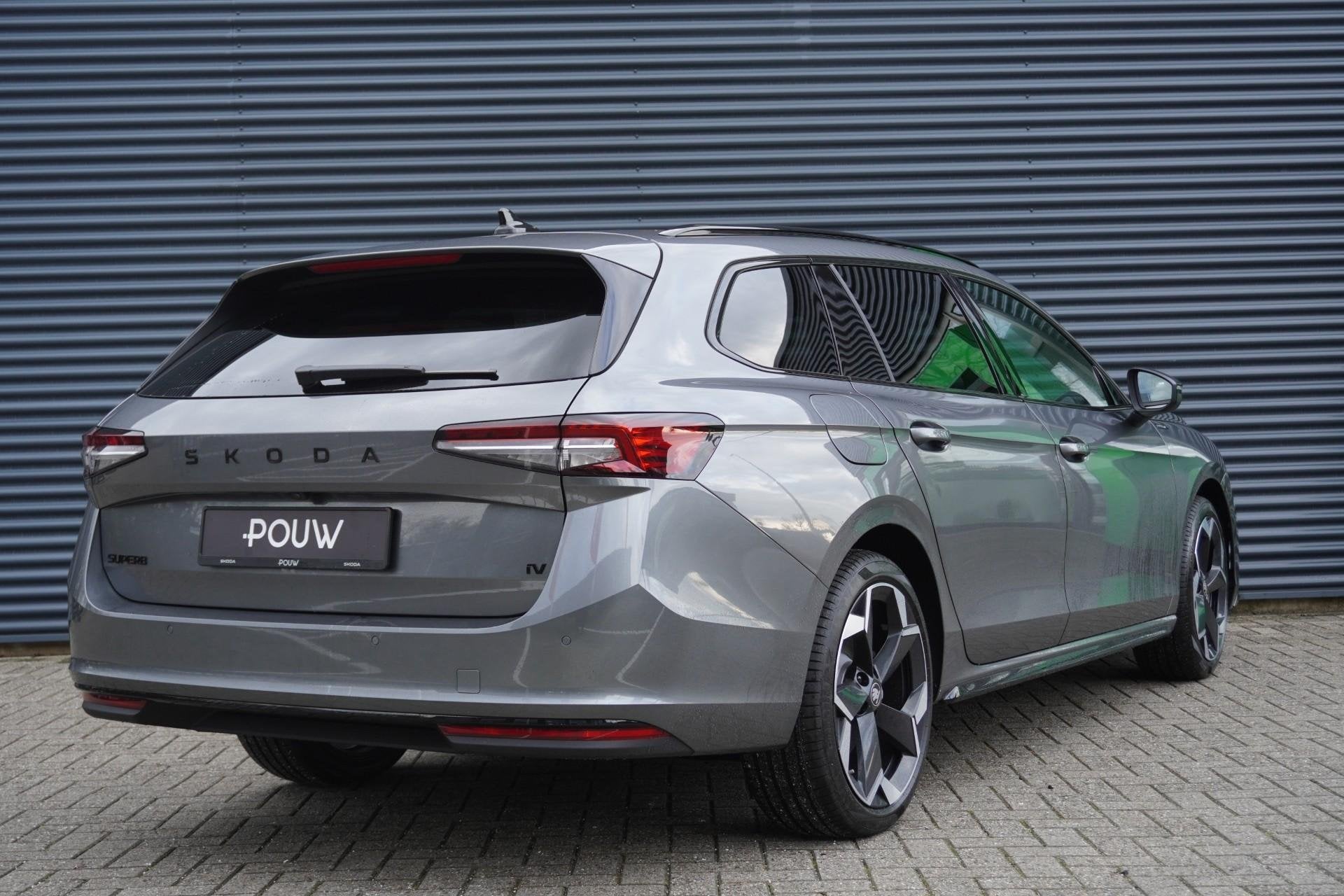 Skoda Superb Combi 1.5 TSI 150pk PHEV Sportline Business | W, Auto's, 12 maanden, 1498 cc, 4 cilinders, 26 kWh