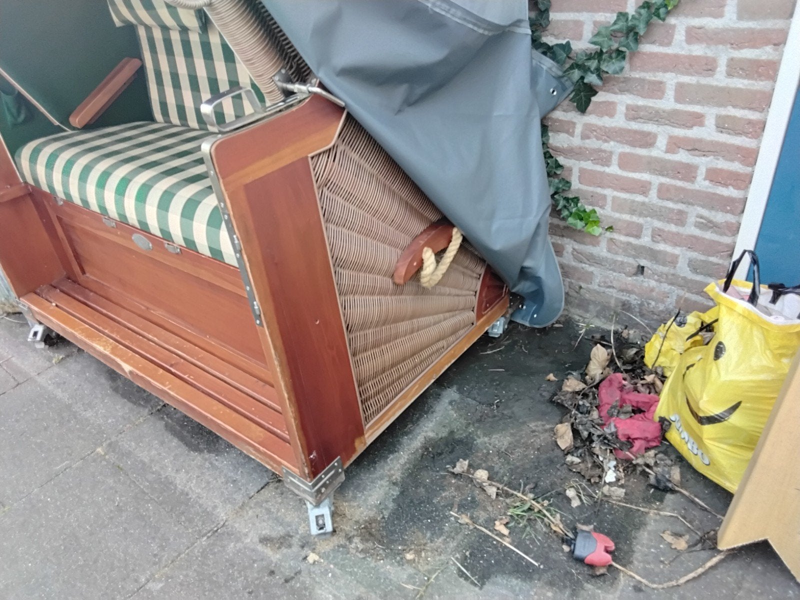 strandkorf met nieuwe hoes, Ophalen