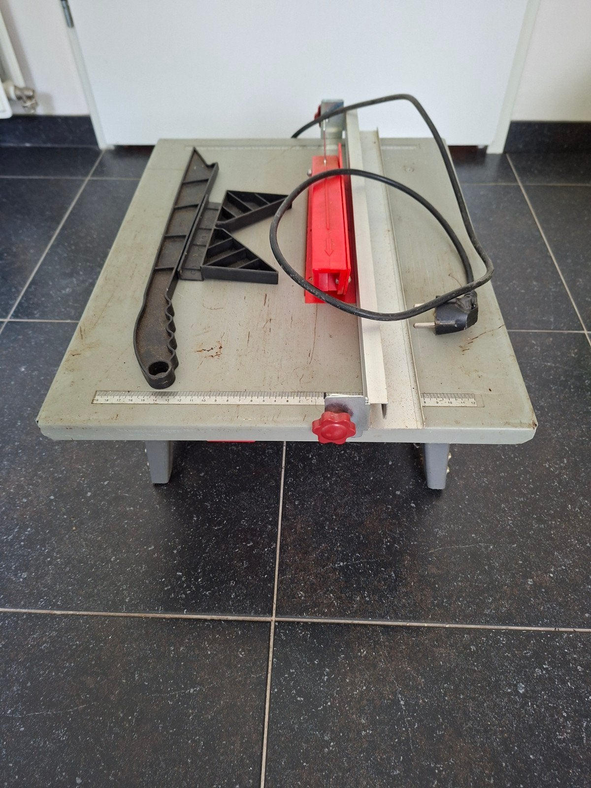 Compacte tafelcirkelzaag Kinzo. 1000W, Ophalen, Gebruikt, Cirkelzaag, Kinzo
