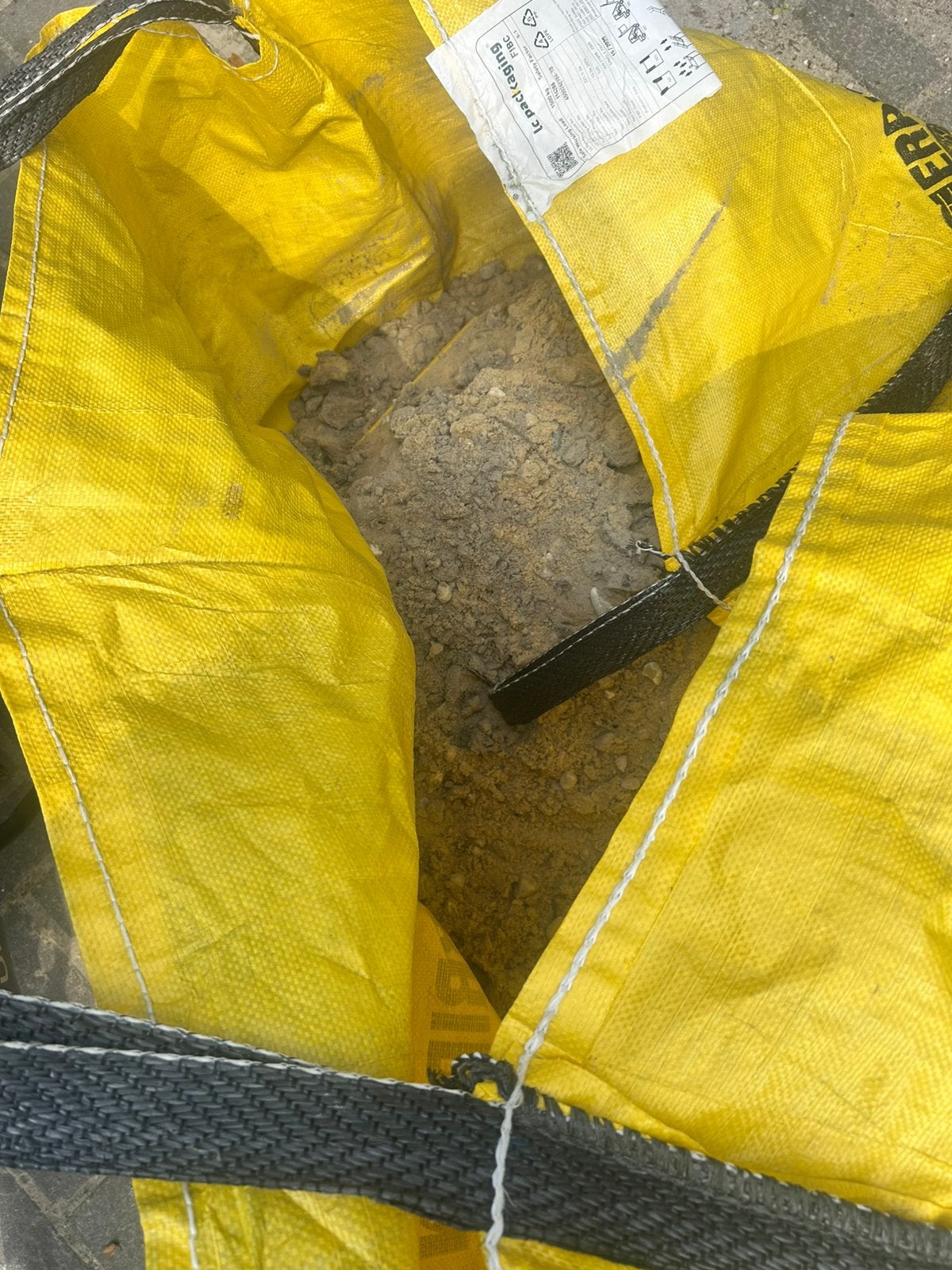 Gratis af te halen – zak met zand en kiezels / ophoogzand, Ophalen, Zo goed als nieuw, Ophoogzand