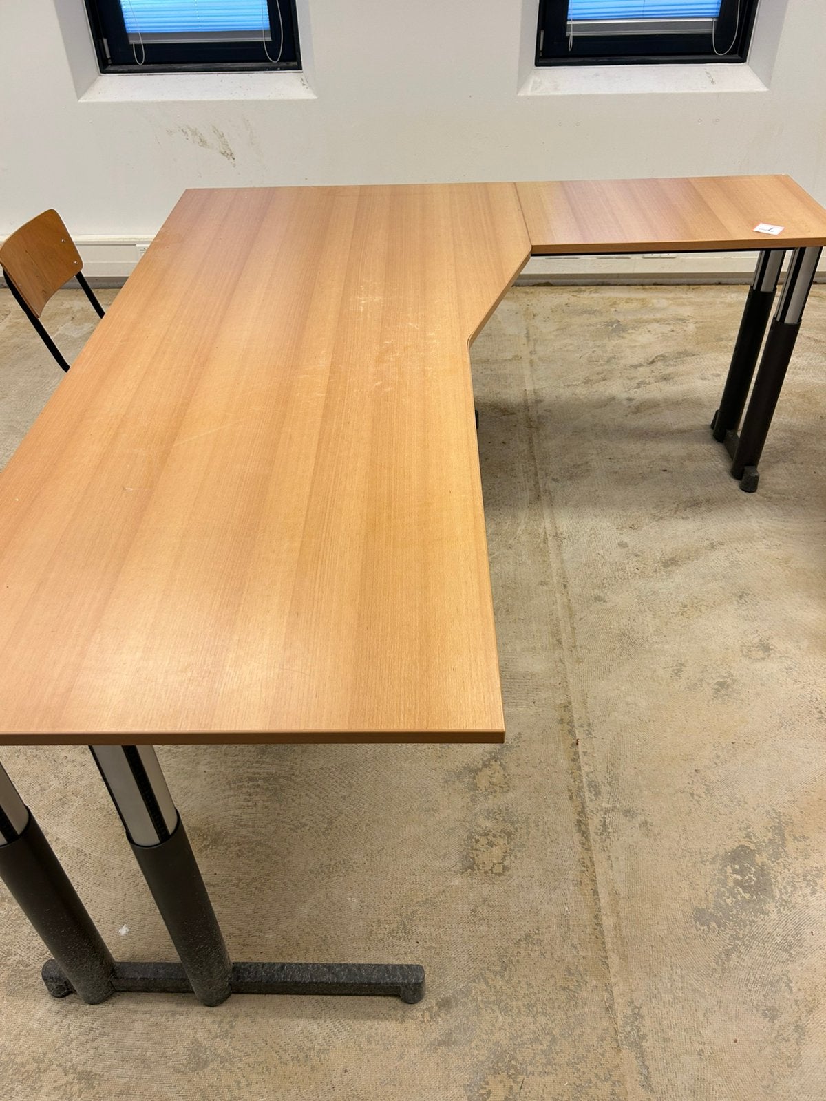 Te koop 8 Bureaus, Ophalen, Gebruikt, Hoekbureau, In hoogte verstelbaar