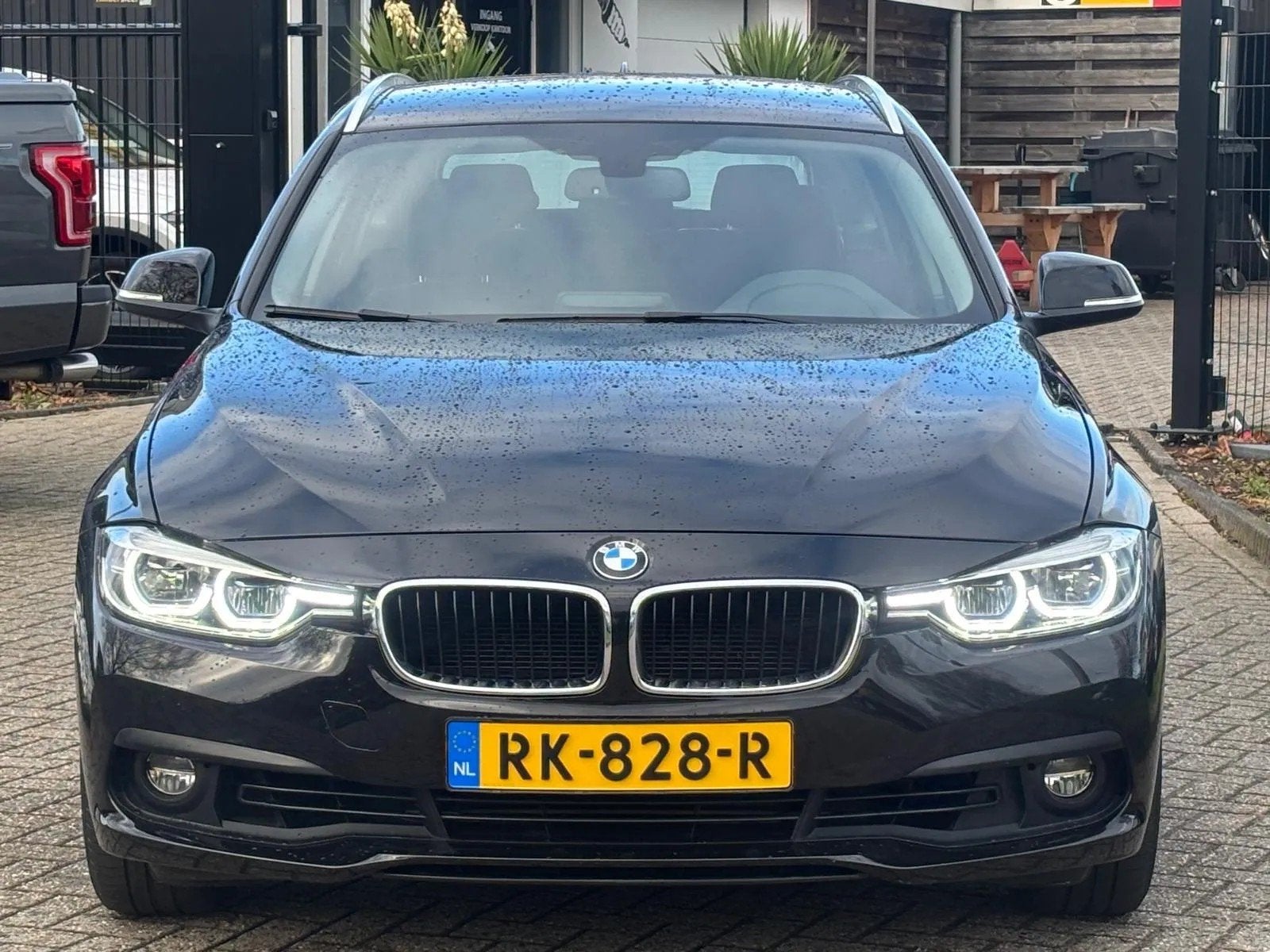 BMW 3-serie 318i Touring Automaat Zwart 2017 Xenon NL Auto, Automaat, Gebruikt, 1465 kg, Zwart