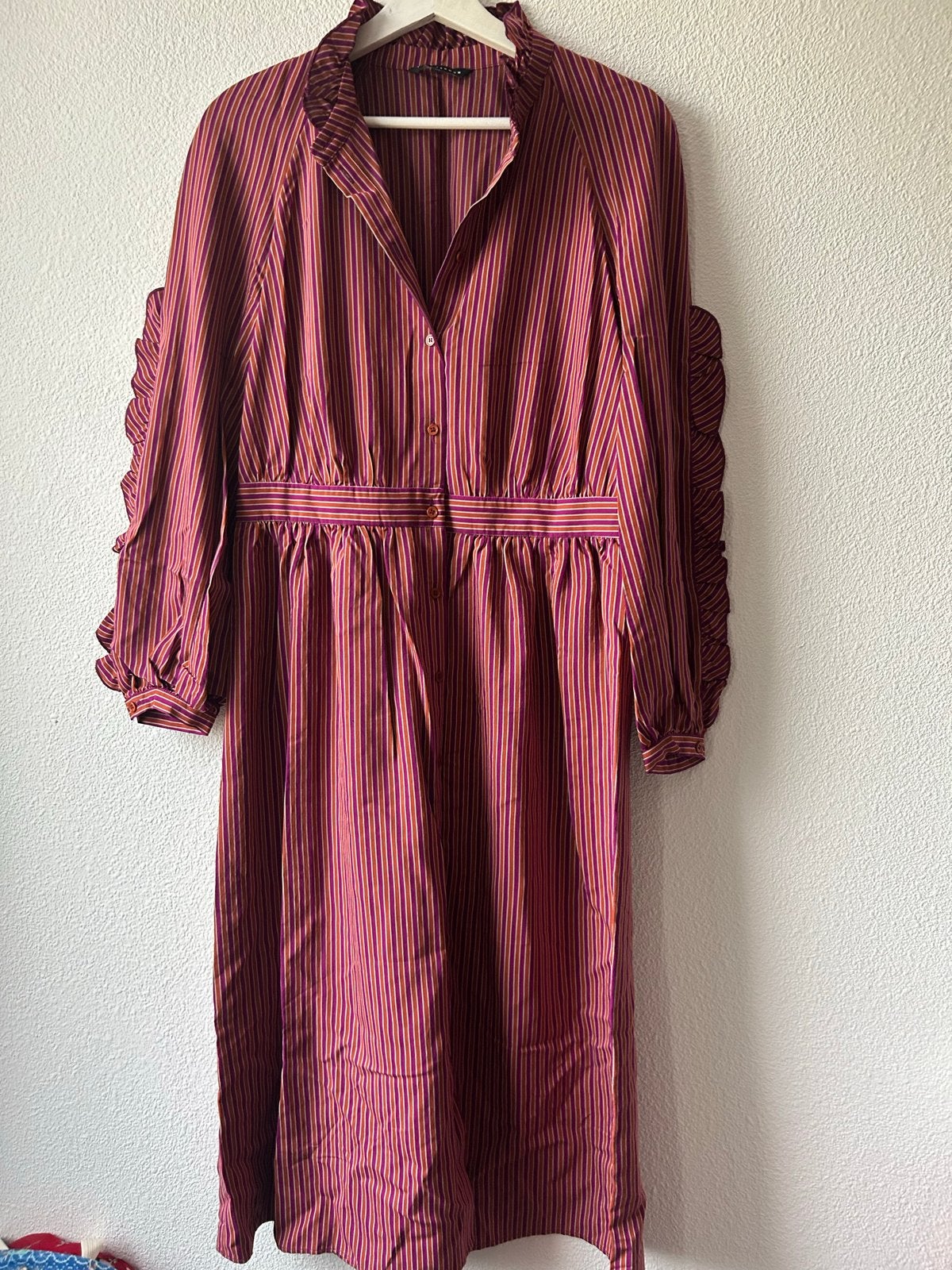 Nieuwe Tara Jarmon gestreepte jurk, Kleding | Dames, Ophalen of Verzenden, Nieuw, Meerkleurig, Onder de knie