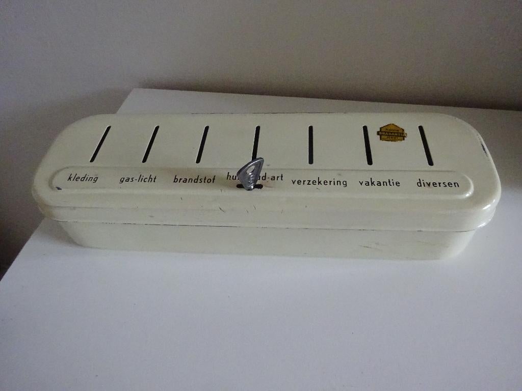 BRABANTIA HUISHOUDGELD KISTJE - VINTAGE, Verzamelen, Spaarpotten, Ophalen of Verzenden, Gebruikt, Metaal of Blik, Overige thema's