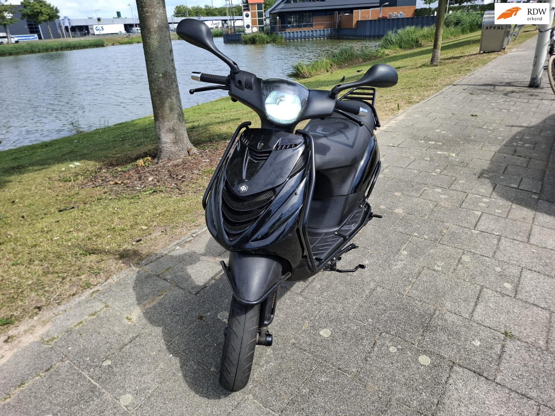 Piaggio Bromscooter Zip, Piaggio, Gebruikt, Thurledeweg 81
3044ER  Rotterdam, NL, Scooterport