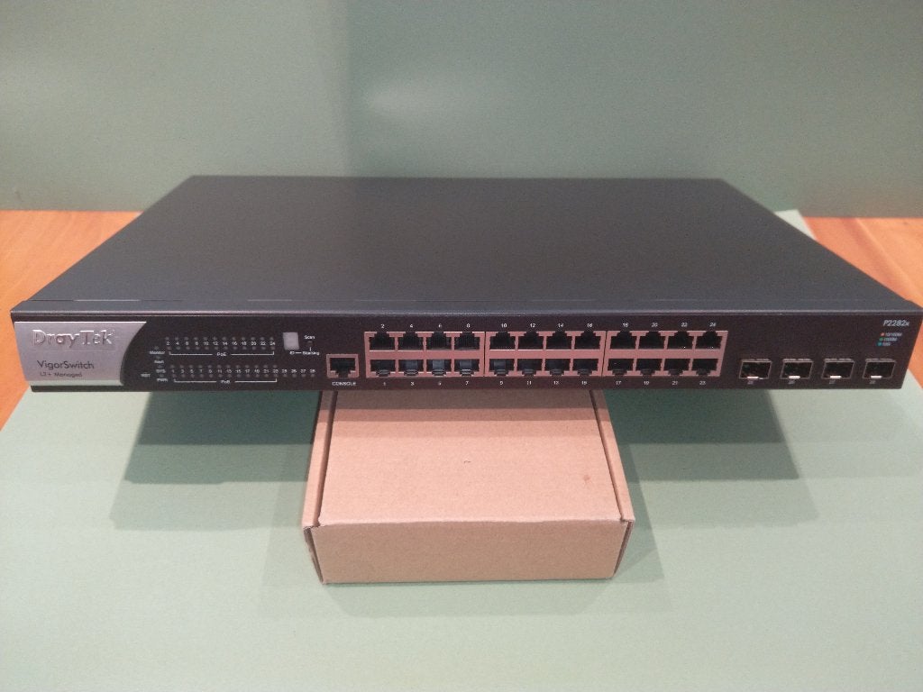 Draytek vigor P2282X  PoE switch, Computers en Software, Router, Zie onder, Draytek vigor P2282X, Ophalen of Verzenden