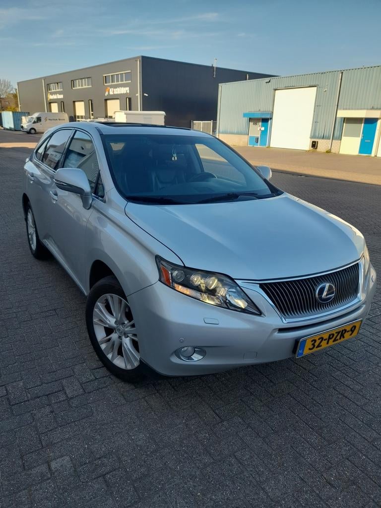 LEXUS RX450H Hybrid CVT 4WD 299pk YOUNGTIMER FULL OPTIONS, Auto's, Lexus, Automaat, 249 pk, Zwart, 2000 kg