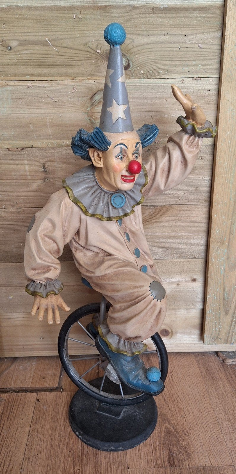 Jun Asilo clown beeld op eenwieler, Ophalen, Gebruikt, Mens