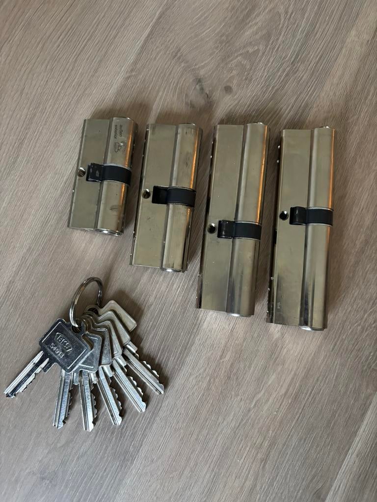 Cilindersloten incl. 6 sleutels, Ophalen, Zo goed als nieuw, Slot