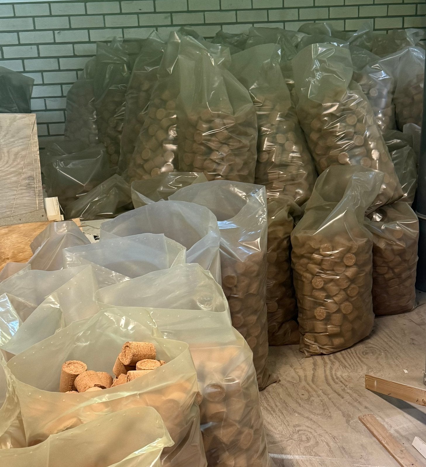 Briketten - €2,- per zak! ZOMERAANBIEDING, Tuin en Terras, Haardhout, Minder dan 3 m³, Ophalen