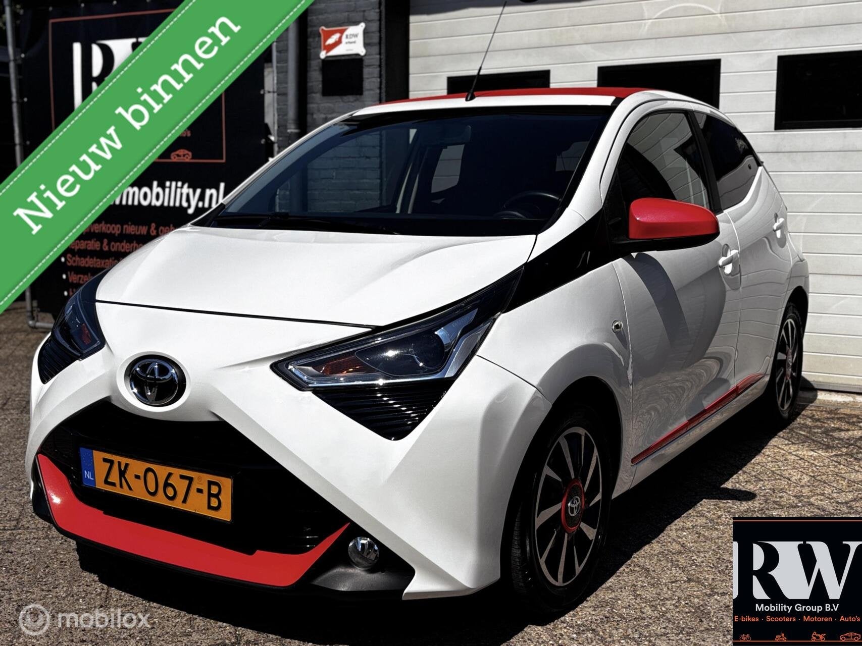 Toyota Aygo 1.0 VVT-i x-clusiv CABRIO*NAP*A/C*CARPLAY*CAMERA, Auto's, Voorwielaandrijving, Gebruikt, Euro 6, Wit