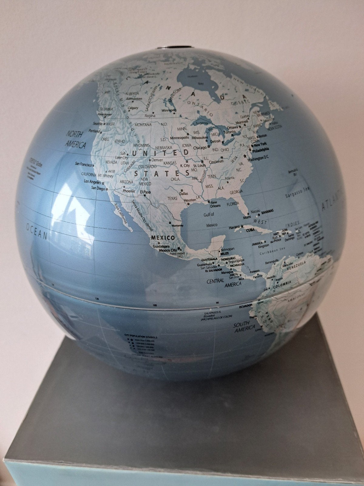 Menu Globe Atmosphere, design Louise Christ/Jakob Wagner, Kunststof, 30 cm, Draaibaar, Overige typen